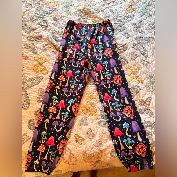 Mushrooms outfit - Picture 3 of 3